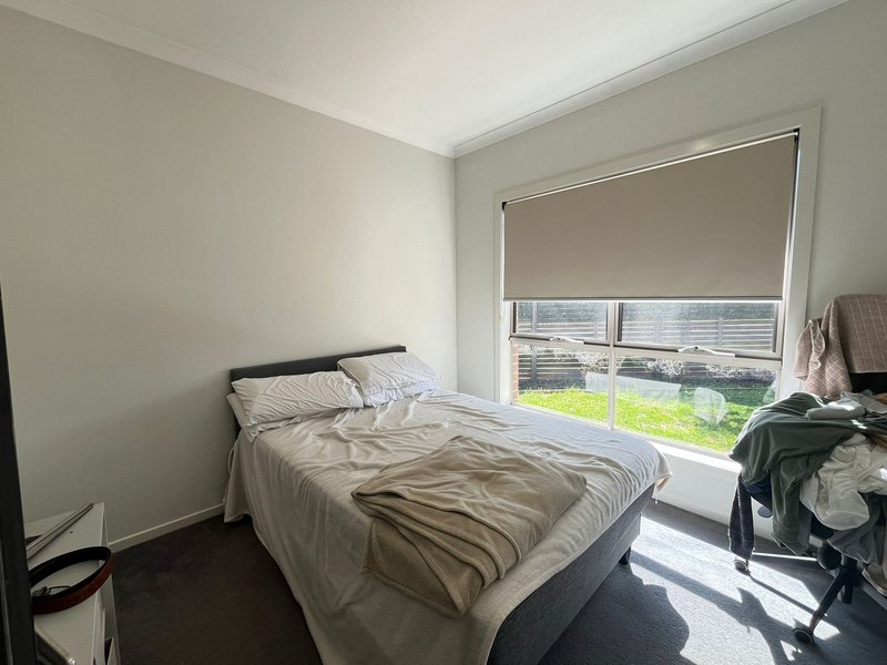 Photo - 37 Seaford Circuit, Truganina VIC 3029 - Image 7