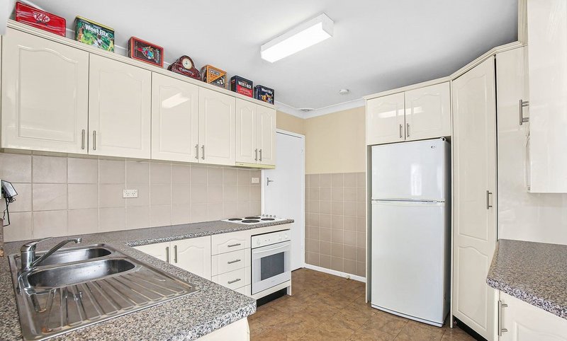 Photo - 37 Shamrock Street, Smithfield NSW 2164 - Image 2