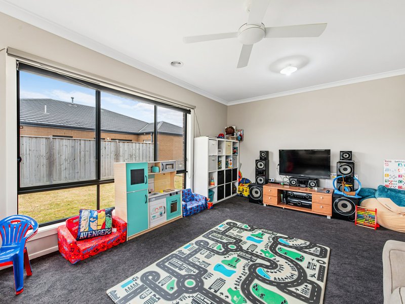 Photo - 37 Shannon Boulevard, Bairnsdale VIC 3875 - Image 10