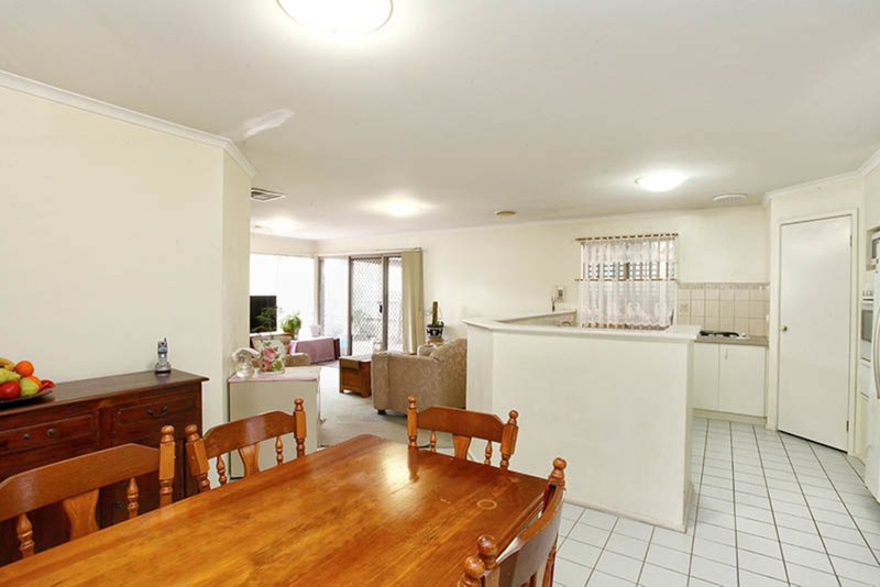 Photo - 37 Sheridan Way, Roxburgh Park VIC 3064 - Image 4