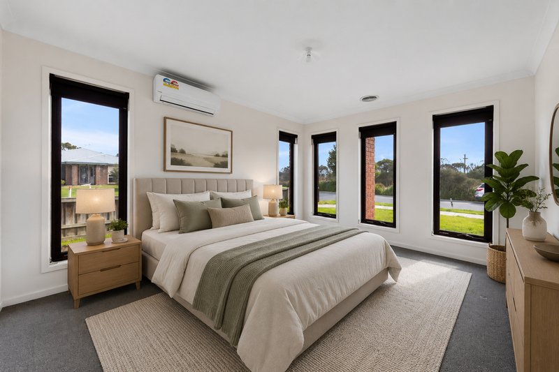 Photo - 37 Silver Way, Koo Wee Rup VIC 3981 - Image 5