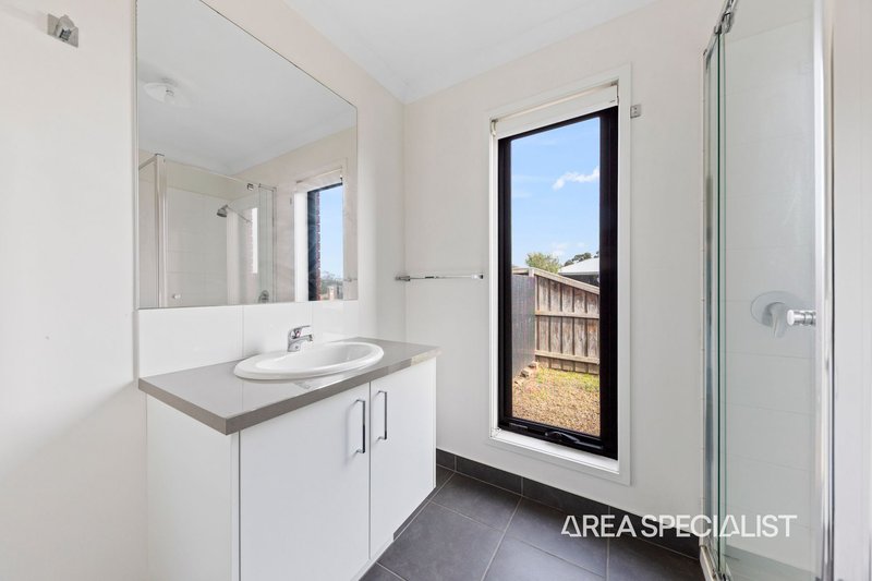 Photo - 37 Silver Way, Koo Wee Rup VIC 3981 - Image 6
