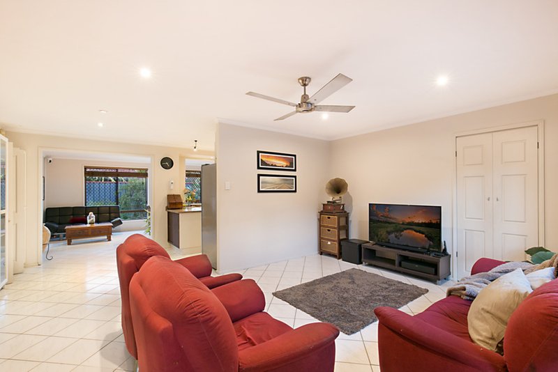 Photo - 37 Springfield Crescent, Daisy Hill QLD 4127 - Image 4