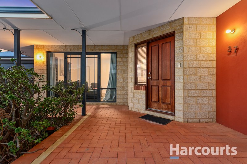 Photo - 37 St Pierre Circuit, Currambine WA 6028 - Image 31