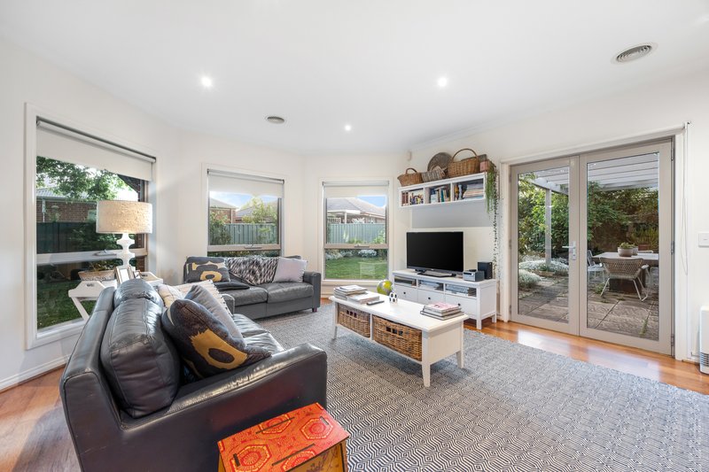 Photo - 37 Stirling Drive, Lake Gardens VIC 3355 - Image 5