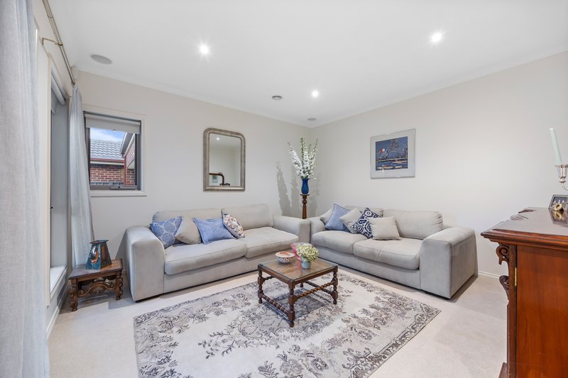 Photo - 37 Stirling Drive, Lake Gardens VIC 3355 - Image 13