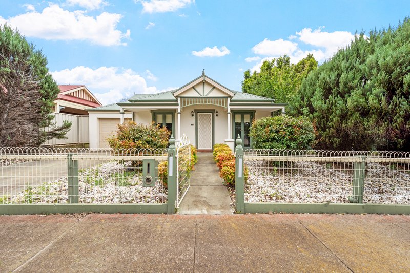 37 Stoke Heath Way, Caroline Springs VIC 3023