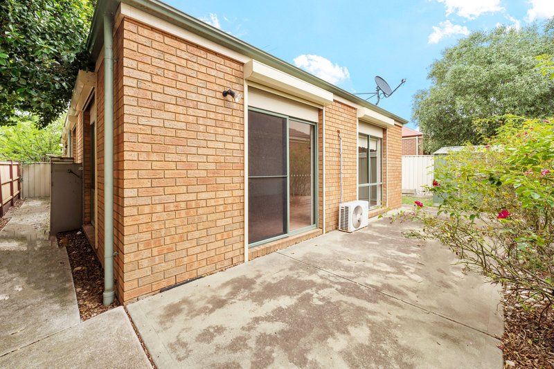 Photo - 37 Stoke Heath Way, Caroline Springs VIC 3023 - Image 11