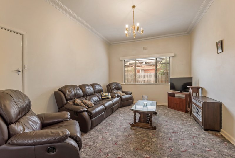 Photo - 37 Storey Road, Reservoir VIC 3073 - Image 4