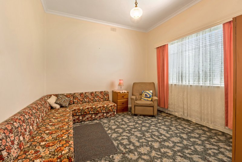 Photo - 37 Storey Road, Reservoir VIC 3073 - Image 8