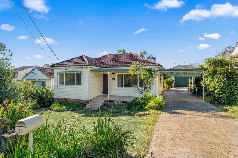 37 Stretham Avenue, Picnic Point NSW 2213