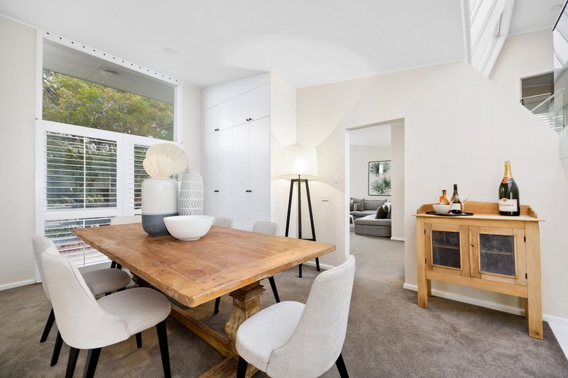 Photo - 37 Sugarloaf Crescent, Castlecrag NSW 2068 - Image 6