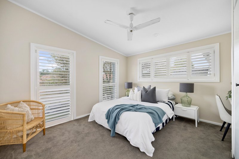 Photo - 37 Sugarloaf Crescent, Castlecrag NSW 2068 - Image 9