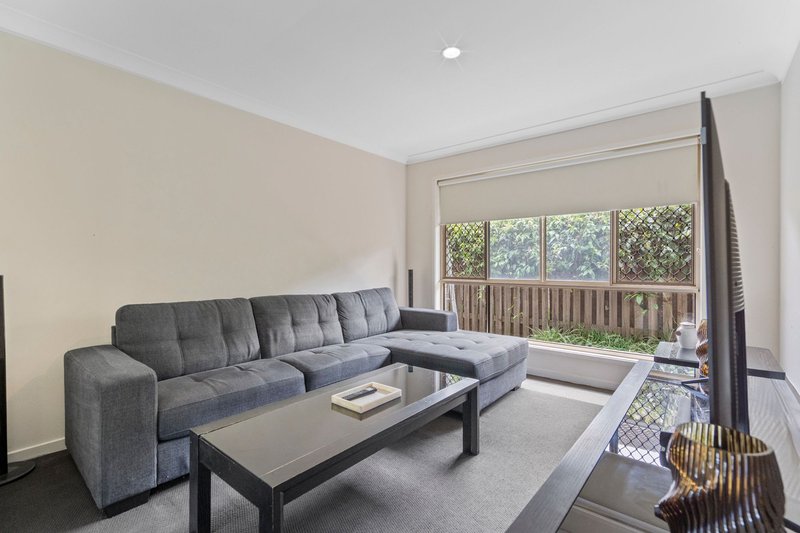 Photo - 37 Sunridge Circuit, Bahrs Scrub QLD 4207 - Image 4