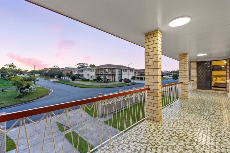 Photo - 37 Swanfield Street, Macgregor QLD 4109 - Image 3