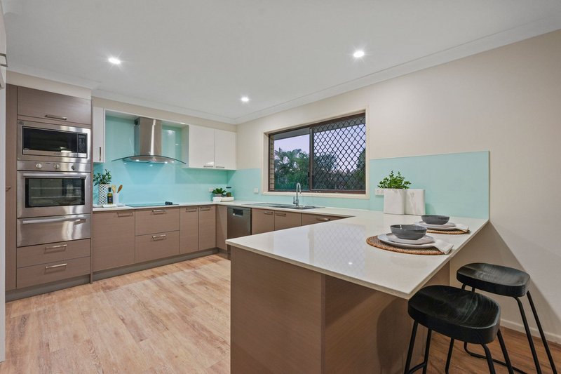 Photo - 37 Swanfield Street, Macgregor QLD 4109 - Image 7