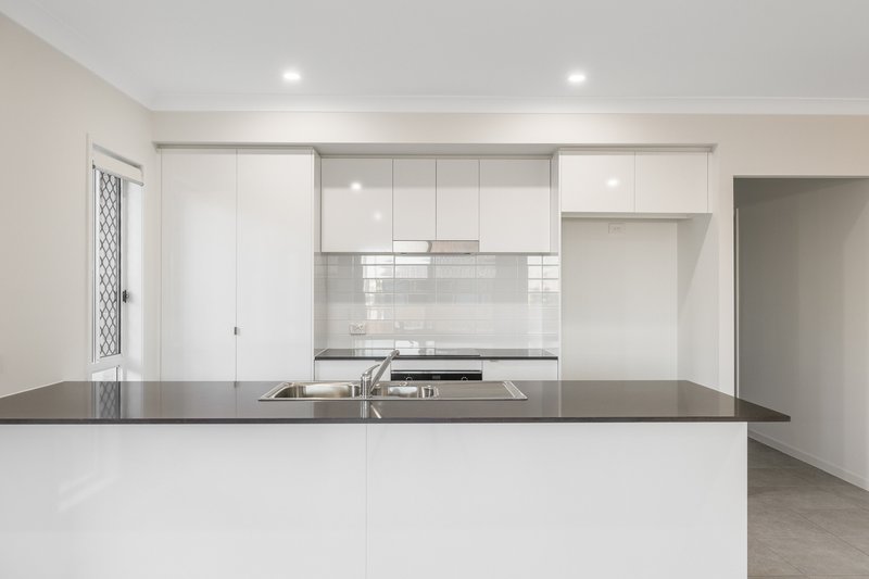Photo - 37 Tallowwood Boulevard, Cotswold Hills QLD 4350 - Image 2