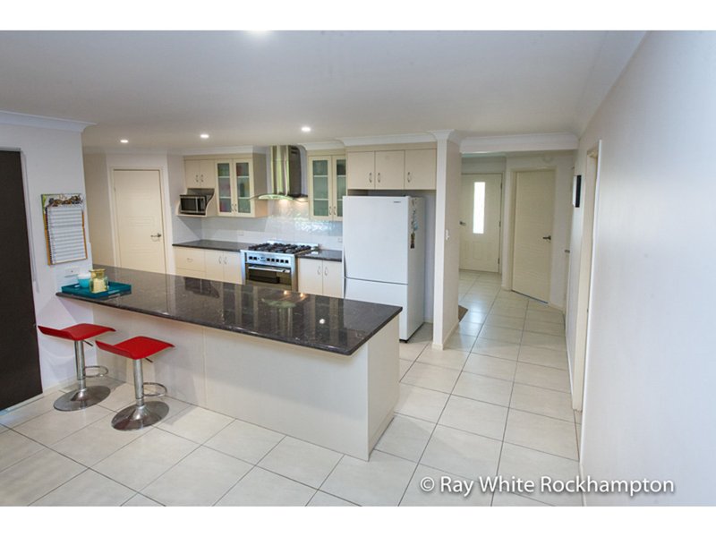 Photo - 37 Tamarind Avenue, Norman Gardens QLD 4701 - Image 4