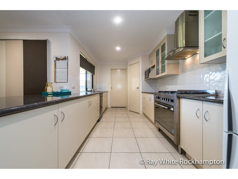 Photo - 37 Tamarind Avenue, Norman Gardens QLD 4701 - Image 7