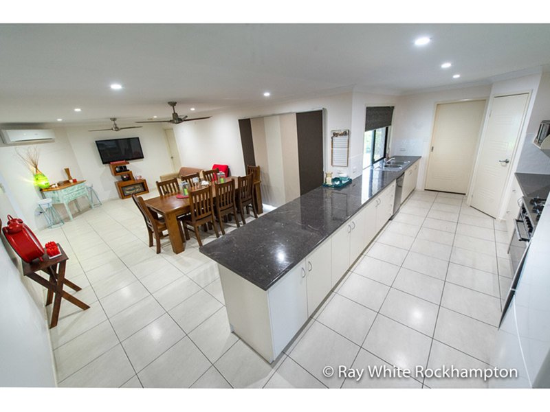 Photo - 37 Tamarind Avenue, Norman Gardens QLD 4701 - Image 11