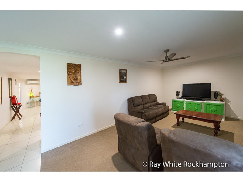 Photo - 37 Tamarind Avenue, Norman Gardens QLD 4701 - Image 15