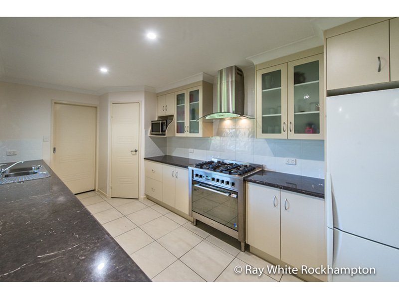 Photo - 37 Tamarind Avenue, Norman Gardens QLD 4701 - Image 16