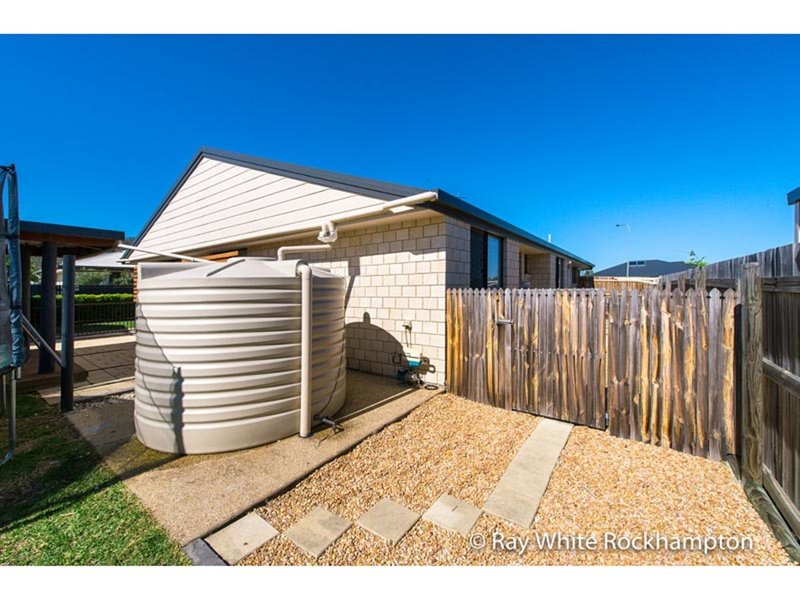 Photo - 37 Tamarind Avenue, Norman Gardens QLD 4701 - Image 18