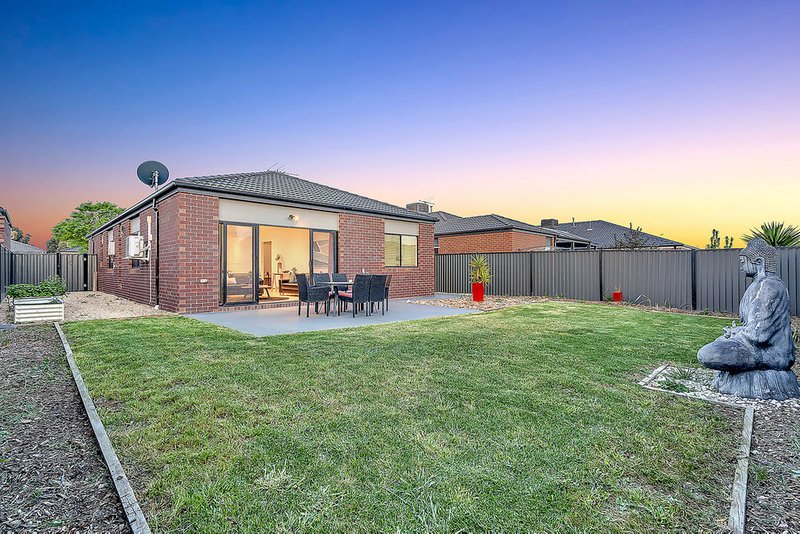 Photo - 37 Thorngrove Avenue, Craigieburn VIC 3064 - Image 15