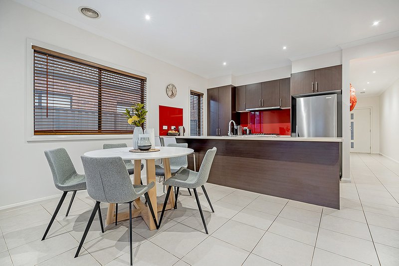 Photo - 37 Thorngrove Avenue, Craigieburn VIC 3064 - Image 7