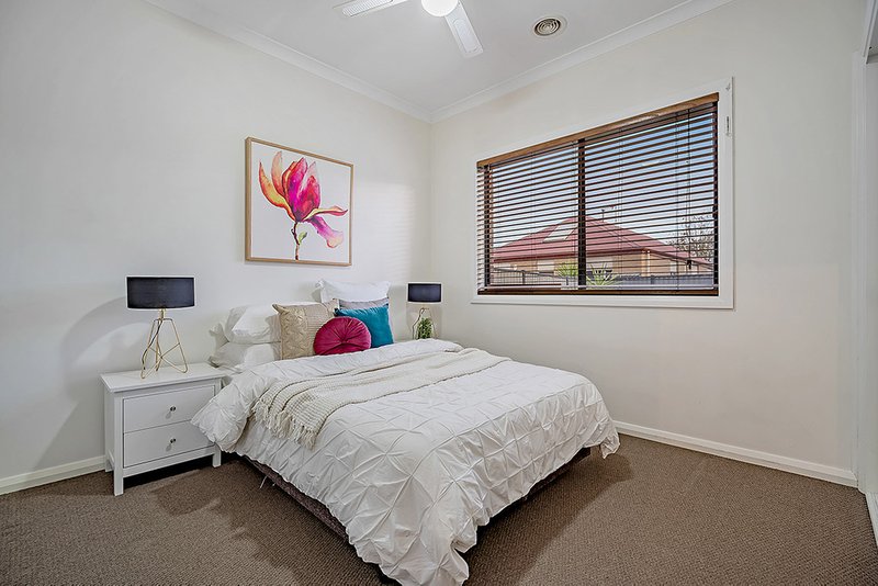 Photo - 37 Thorngrove Avenue, Craigieburn VIC 3064 - Image 9