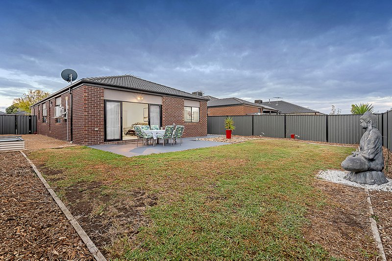 Photo - 37 Thorngrove Avenue, Craigieburn VIC 3064 - Image 12