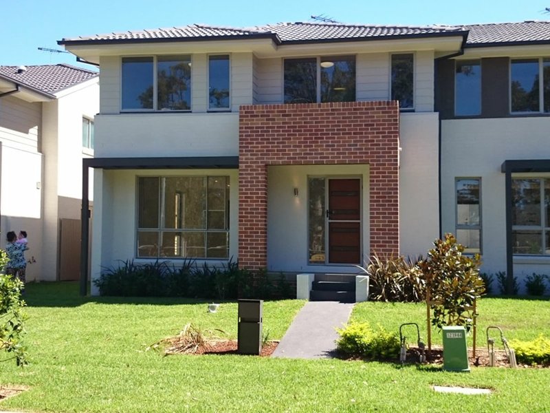 Photo - 37 Three Bees Drive, Glenfield NSW 2167 - Image 1