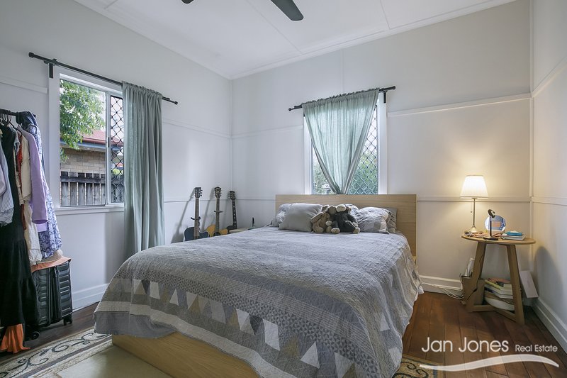 Photo - 37 Tilley Street, Redcliffe QLD 4020 - Image 9