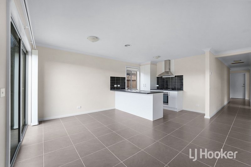 Photo - 37 Toolern Waters Drive, Weir Views VIC 3338 - Image 3