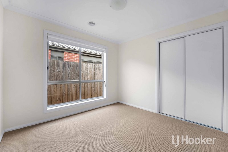 Photo - 37 Toolern Waters Drive, Weir Views VIC 3338 - Image 10