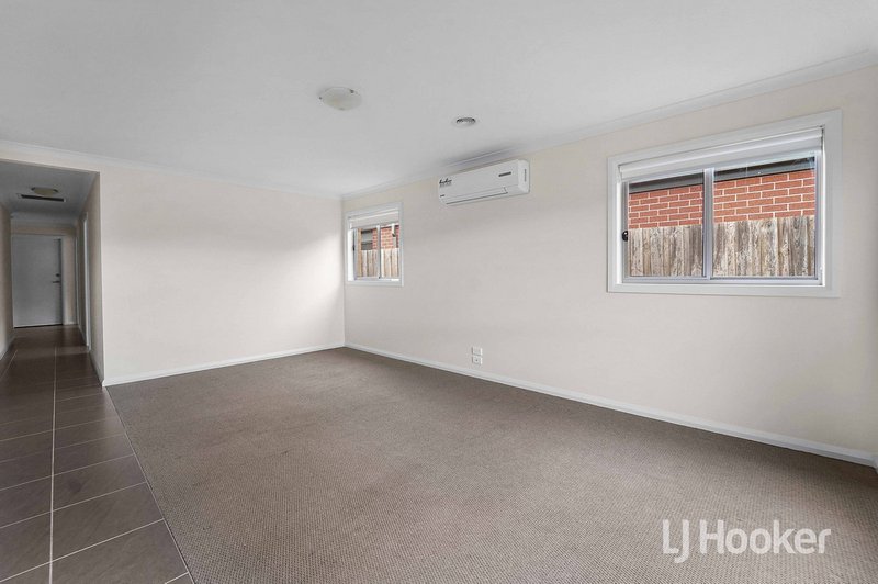 Photo - 37 Toolern Waters Drive, Weir Views VIC 3338 - Image 6