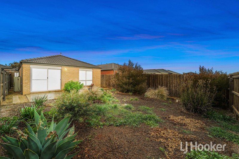 Photo - 37 Toolern Waters Drive, Weir Views VIC 3338 - Image 13