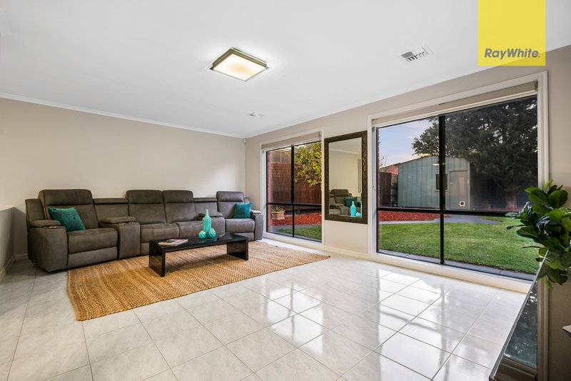 Photo - 37 Tussock Crescent, Sydenham VIC 3037 - Image 13