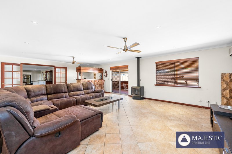 Photo - 37 Urch Road, Kalamunda WA 6076 - Image 4