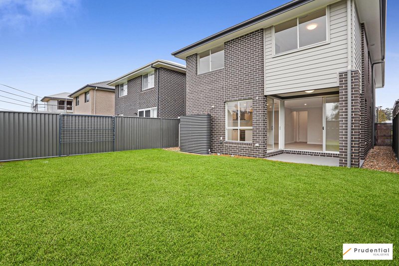 Photo - 37 Vanderfield Crescent, Oran Park NSW 2570 - Image 10