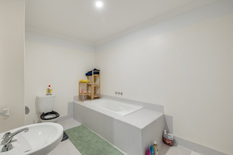 Photo - 37 Vanessa Crescent, Cotswold Hills QLD 4350 - Image 6