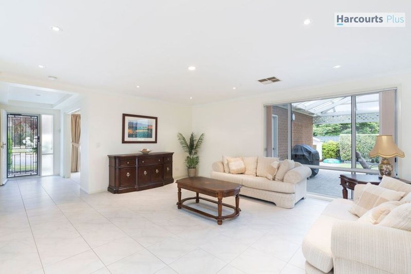 Photo - 37 Vennachar Drive, Hallett Cove SA 5158 - Image 3