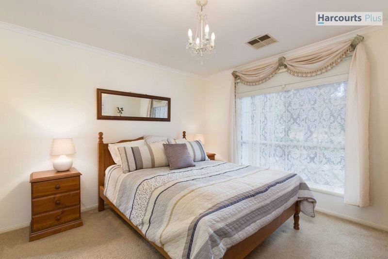 Photo - 37 Vennachar Drive, Hallett Cove SA 5158 - Image 7