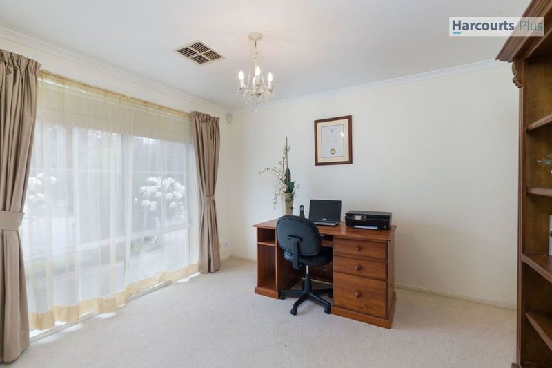 Photo - 37 Vennachar Drive, Hallett Cove SA 5158 - Image 14