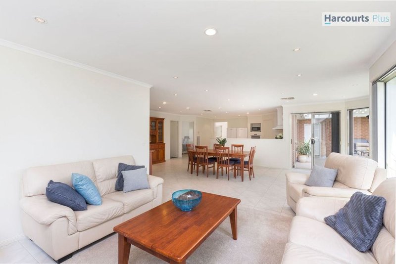 Photo - 37 Vennachar Drive, Hallett Cove SA 5158 - Image 15