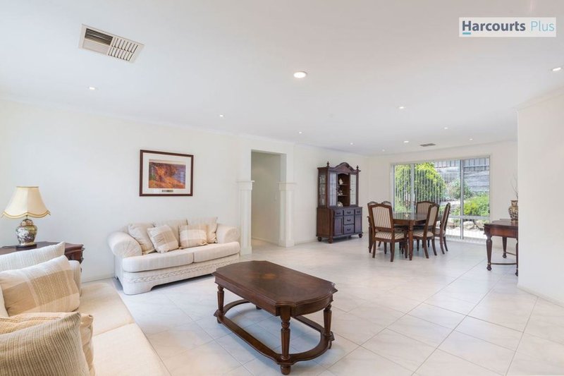 Photo - 37 Vennachar Drive, Hallett Cove SA 5158 - Image 17