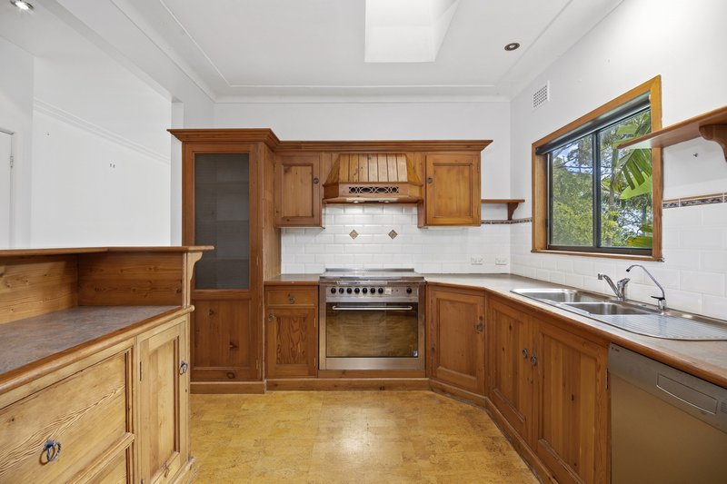 Photo - 37 Wallumatta Road, Newport NSW 2106 - Image 4
