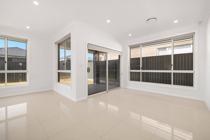 Photo - 37 Waterglass Street, Spring Farm NSW 2570 - Image 3