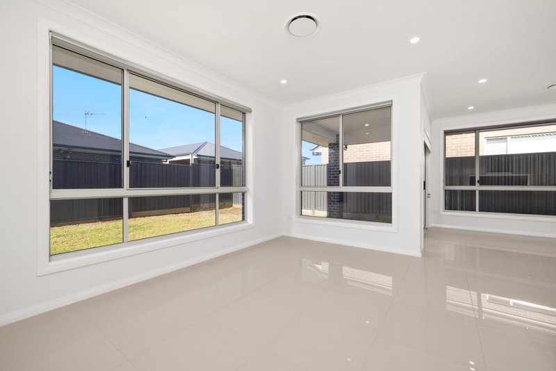 Photo - 37 Waterglass Street, Spring Farm NSW 2570 - Image 4