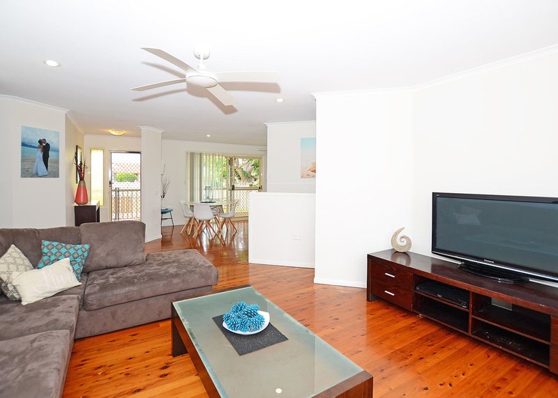 Photo - 37 Wattle Street, Point Vernon QLD 4655 - Image 8